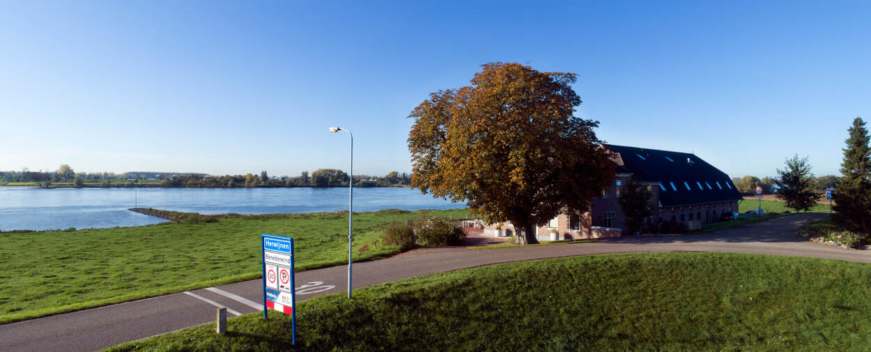Dijk in Herwijnen in het projectgebied dijkversterking Gorinchem-Waardenburg