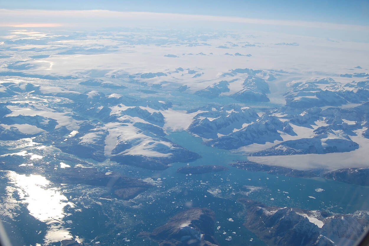 Luchtfoto van landijs op Groenland
