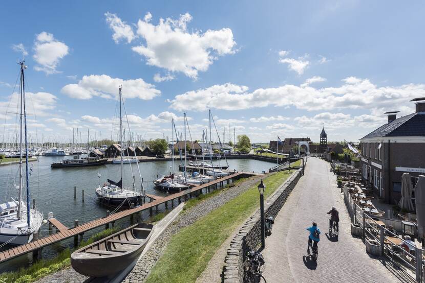 Decoratieve foto van Hindeloopen, stad aan het IJsselmeer