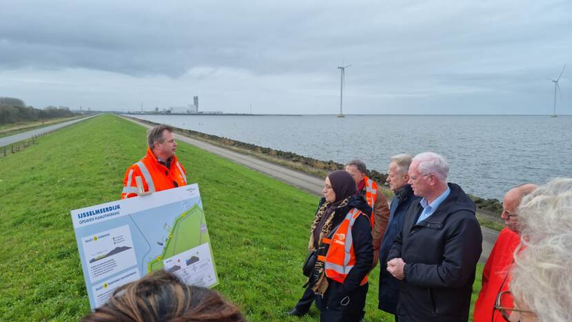 Versterking IJsselmeerdijk1