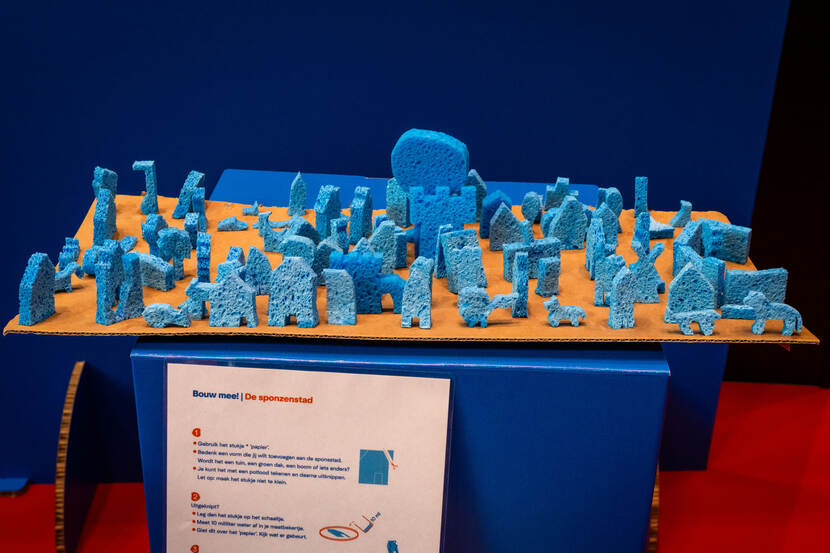Onderdelen van de ‘sponzenstad’ van het Nederlands Watermuseum.