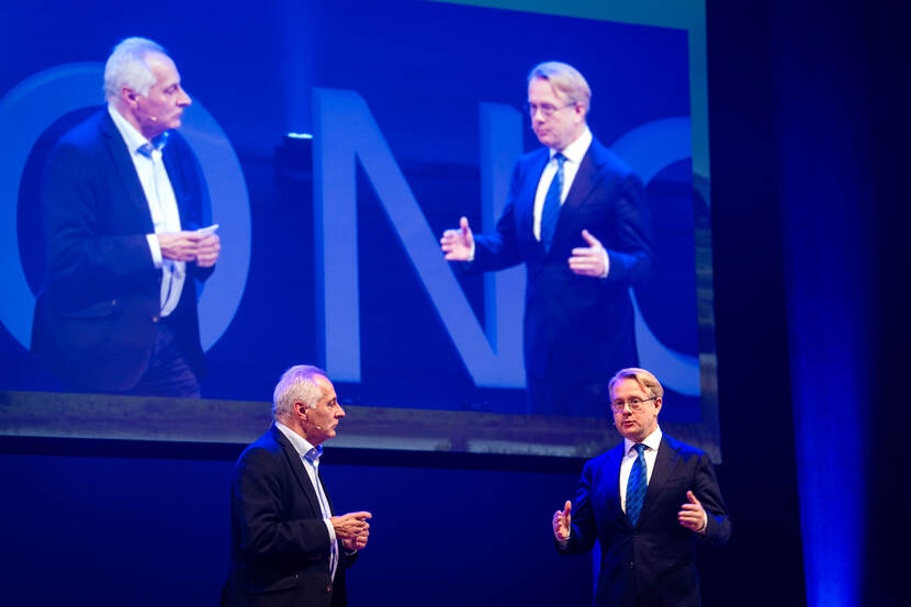 Minister Robert Tieman in gesprek met dagvoorzitter Tom van ‘t Hek