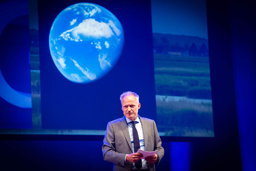 Deltacommissaris Co Verdaas tijdens zijn keynote